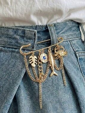 Trending! New Gold Coastal Fish Sardine Safety Pin Brooch NWOT